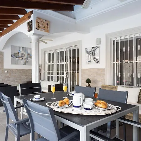 Luxury With Private Pool With Aircon,playa Del Duque *