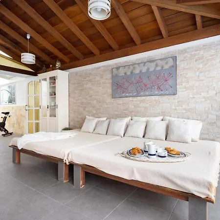 Luxury With Private Pool With Aircon,playa Del Duque *