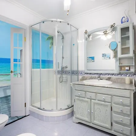 Luxury With Private Pool With Aircon,playa Del Duque Costa Adeje (Tenerife)